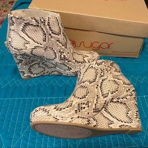 Snake skin wedges